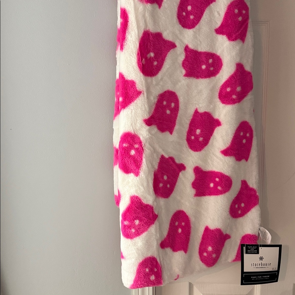 Pink Ghost Patterned Blanket